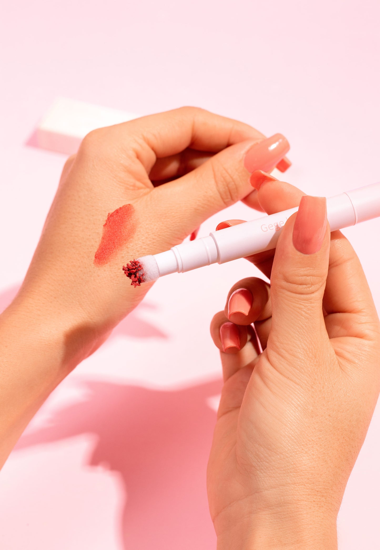 Labial Efecto Polvo Con Aplicador en Espuma